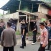 Penangkapan. Densus 88 bersama Polres Gowa melakukan penggeledahan di kediaman terduga teroris di Kabupaten Gowa, Minggu (25/05/25).