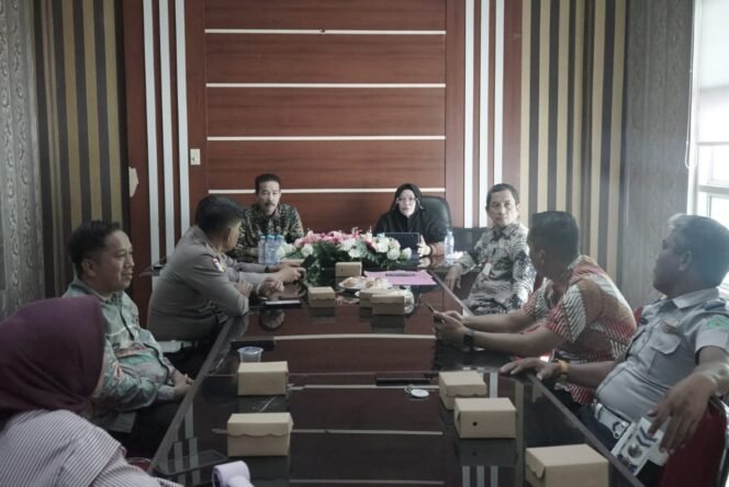 
					Pemkab Lutim rapat koordinasi persiapan penjemputan jemaah haji asal Lutim yang akan tiba di Makassar 19 Juni 2025. 