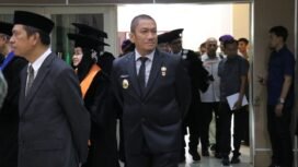 Bupati Luwu Timur, Irwan Bachri Syam saat menghadiri penerimaan penghargaan Alumni Terbaik Universitas Muslim Indonesia. 