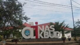 Tugu kantor Disdik Lutim terlihat instagramable. Sering jadi tempat berswafoto.