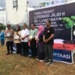 Bupati Luwu Timur, Irwan Bachri Syam (baju putih) menghadiri kegiatan tudang sipulung pegiat literasi Se-Tana Luwu di Land Mark, Jum'at (20/06/25)