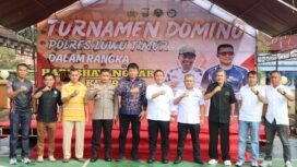 Bupati Luwu Timur, Irwan Bachri Syam (lima dari kanan) foto bersama usai membuka kegiatan Turnamen Domino Polres Lutim di Halaman Mapolres Luwu Timur, Sabtu, (21/06/25)