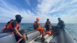 Tim SAR melakukan pencarian tiga ABK kapal tenggelam di perairan Bantaeng. Hasilnya nihil. Operasi dihentikan, Sabtu, (28/06/25)