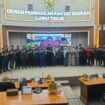 Anggota DPRD Lutim foto bersama usai menggelar rapat paripurna beberapa waktu lalu. (Kolomdat.id)