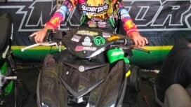 M Hilal, pembalap cilik Hafiz Motor Sorowako berfoto di paddock Sirkuit Taman Sayang Puncak Indah, Minggu (01/06/25)