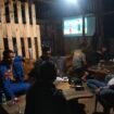 Suasana nonton bareng Timnas Indonesia vs China pada Kualifikasi Piala Dunia 2026 di Warkop Teduh, Puncak Indah, Malili, Kamis, (05/06/25)