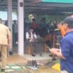 Menhut RI, Raja Juli Antoni mengenakan sepatu usai salat Jum'at berjamaah di Masjid Al Fath Pontada, Sorowako, (13/06/25)

Foto/kolomdata.id