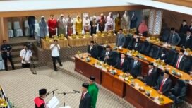Pengucapan Sumpah Wakil Ketua I DPRD Luwu Timur, Jihadin Peruge pada rapat Paripurna DPRD Luwu Timur di Ruang Paripurna DPRD Luwu Timur, Rabu, (25/06/25). 