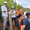 Manager Eksternal PT Kitlt, Ancong Taruna Negara (pegang patok). Pemasangan patok lahan ini menandai kegiatan PT Kitlt, Jum'at (27/06/25).