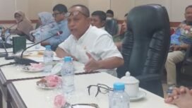 HM Siddiq memperjuangkan haknya pada rapat Bamus DPRD Lutim, Senin, (02/06/25)