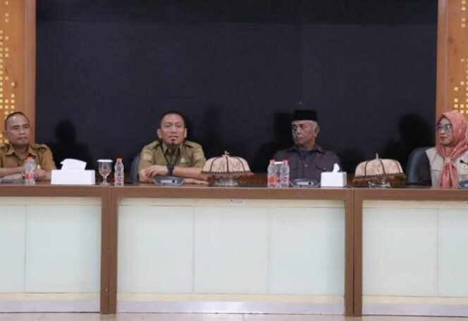
					Bupati Luwu Timur, Irwan Bachri Syam saat melakukan pertemuan dengan Anggota BPD beberapa waktu lalu.