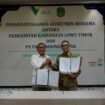 Bupati Luwu Timur, Irwan Bachri Syam (kiri) bersama Plt CEO PT Vale Indonesia, Bernardus Irmanto (kanan) melakukan penandatanganan MoU terkait perubahan skema projek PT Vale dengan memprioritaskan kontraktor lokal Luwu Timur di Jakarta, Selasa (02/06/25)