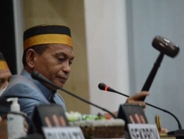HM Siddiq BM saat memimpin rapat beberapa waktu lalu.