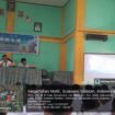 Kasat Narkoba Polres Luwu Timur, AKP Nasruddin (kiri) menyampaikan materi bahaya narkoba di SMKN 1 Malili, Rabu, (16/07/25).