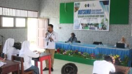 Pekerja Sosial Kementerian Sosial RI, Arbin bahas upaya pencegahan bullying di hadapan siswa siswi dalam rangkaian Masa Ta’aruf Siswa Madrasah (MATSAMA) tahun ajaran 2025/2026 berlangsung di lingkungan MAN Luwu Timur, Rabu (16/7/2025).
