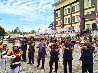 Polisi Cilik Binaan Kapolres Lutim berhasil menghibur di HUT Bhayangkara Ke-79 Polres Luwu Timur. Kapolres dan Pejabat Forkopimda ikut berjoget, Selasa, (01/07/25).
