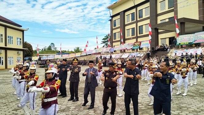 
					Polisi Cilik Binaan Kapolres Lutim berhasil menghibur di HUT Bhayangkara Ke-79 Polres Luwu Timur. Kapolres dan Pejabat Forkopimda ikut berjoget, Selasa, (01/07/25).