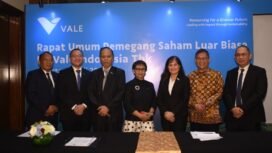 Jajaran direksi dan komisaris PT Vale foto bersama usai RUPSLB di Jakarta Senin, (28/07/25)