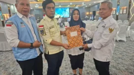 Suharman (kedua kiri) menerima SK, Kamis, 20 Maret 2025. 