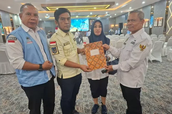 
					Suharman (kedua kiri) menerima SK, Kamis, 20 Maret 2025. 