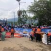 Para petugas kebersihan sangat sigap membersihkan sampah disela-sela kegiatan. 