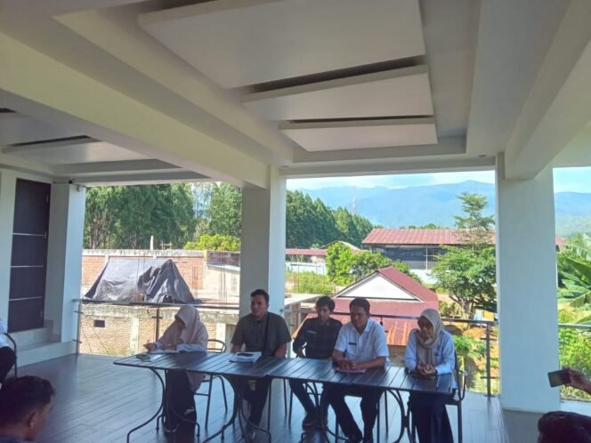 
					SPBU Wotu bersama Dinas Perikanan Lutim konferensi pers terkait layanan khusus nelayan, Rabu, (13/08/25) Foto : M Hidayat 