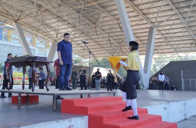 
					Wali Kota Makassar, Munafri Arifuddin gladi bersih di Lapangan Karebosi Makassar 