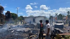 Kondisi kediaman Bhabinkamtibmas Polsek Towuti yang ditimpa musibah kebakaran, Rabu, (20/08/25). 