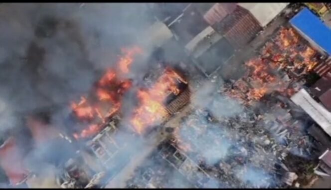 
					Situasi kebakaran di Sorowako dari tangkapan layar dari udara. Rabu, (27/08/25)