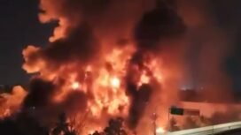 Kondisi Makassar. Aksi pembakaran kantor anggota legislatif.