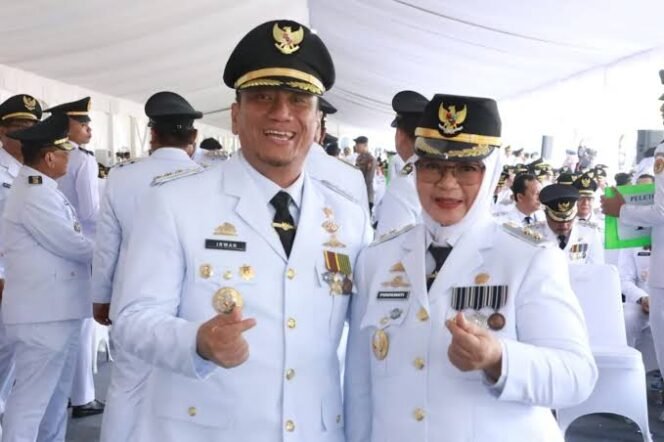 
					Bupati dan Wakil Bupati Luwu Timur Irwan Bachri Syam - Puspawati Husler 