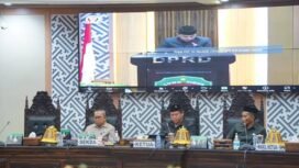 Ketua DPRD Lutim Ober Datte (tengah) didampingi Wakil Ketua I DPRD Lutim, Jihadin Peruge (kanan) saat Rapat Paripurna. 