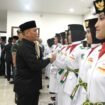 Bupati Luwu Timur, Irwan Bachri Syam, mengukuhkan 70 Pasukan Pengibar Bendera Pusaka (Paskibraka) Merah Putih Kabupaten Lutim Tahun 2025, di Aula Awana Wisma Trans, Kamis 14 Agustus 2025.