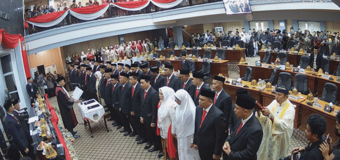 
					Pelantikan Anggota DPRD Lutim