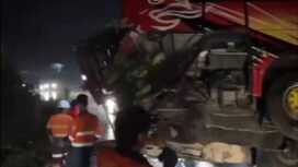 Bus Bintang Zahira kecelakaan. Karyawan PT GVK ikut evakuasi korban, Jum'at, 26/09/2025