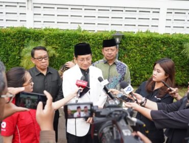 Menteri Agama RI, Nasaruddin Umar, saat memberikan keterangan pers terkait narasi negatif terhadap pondok pesantren.