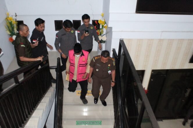 
					Ketua Fraksi Golkar Terseret Kasus Korupsi