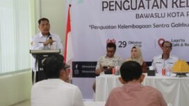 Anggota Bawaslu Sulsel, Samsuar Saleh, saat memberikan keterangan dalam diskusi bersama Bawaslu Parepare dan sejumlah pihak lain, Rabu (29/10/2025)