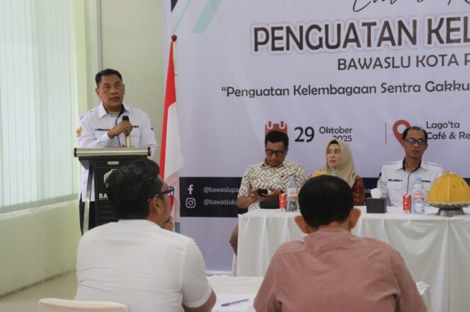 
					Anggota Bawaslu Sulsel, Samsuar Saleh, saat memberikan keterangan dalam diskusi bersama Bawaslu Parepare dan sejumlah pihak lain, Rabu (29/10/2025)