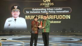Wali Kota Makassar Munafri Arifuddin, saat menerima penghargaan dalam CNN Award 2025 di Jakarta, Jumat (31/10/2025)