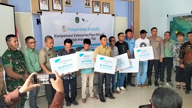 
					Warga terdampak pipa minya terima dana kompensasi dari PT Vale, Kamis, (02/10/2025)