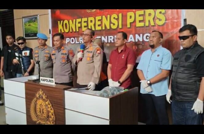 
					Polres Enrekang menetapkan YD sebagai tersangka pembunuhan SY (IST)