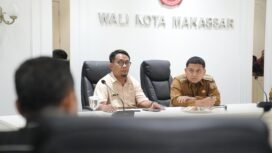 Wali Kota Makassar dan Dirut Perumda Pasar Makassar Raya, saat memimpin rapat koordinasi penanganan sengketa lahan Pasar Pannampu, Senin (03/11/2025)