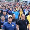 Masyarakat Kota Makassar meramaikan momentum Jalan Sehat, sebagai rangkaian HUT ke-418 Tahun Makassar, Sabtu (08/11/2025)