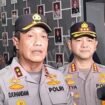 Kapolda Sulsel Irjen Pol Djuhandani Raharjo Puro, bersama Kapolrestabes Makassar, Kombes Pol Arya Perdana, usai meresmikan Gedung SPKT-SKCK Parama Satwika.