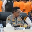 Kapolda Sulsel, Irjen Pol Djuhandani Rahardjo Puro, saat memimpin press release pengungkapan kasus penculikan anak, di Polrestabes Makassar, Senin (10/11/2025)