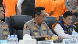 Kapolda Sulsel, Irjen Pol Djuhandani Rahardjo Puro, saat memimpin press release pengungkapan kasus penculikan anak, di Polrestabes Makassar, Senin (10/11/2025)