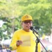 Ketua DPD I Golkar Sulsel, Taufan Pawe, saat pidato pada puncak HUT ke-61 Partai Golkar di Lapangan Merdeka, Kabupaten Bone, Minggu (16/11/2025)