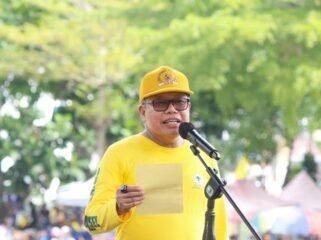 Ketua DPD I Golkar Sulsel, Taufan Pawe, saat pidato pada puncak HUT ke-61 Partai Golkar di Lapangan Merdeka, Kabupaten Bone, Minggu (16/11/2025)