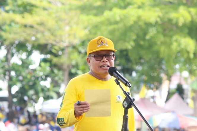 
					Ketua DPD I Golkar Sulsel, Taufan Pawe, saat pidato pada puncak HUT ke-61 Partai Golkar di Lapangan Merdeka, Kabupaten Bone, Minggu (16/11/2025)